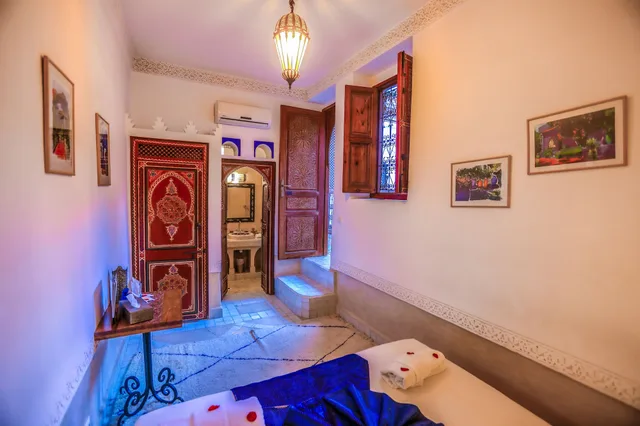 غرفة ديلوكس بسرير كوين بإطلالة على الفناء، Riad Melhoun Spa 8/10
