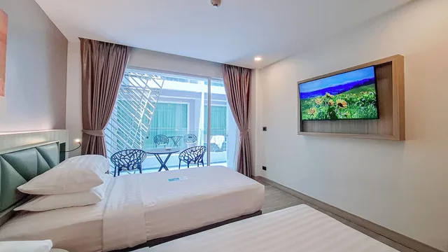 غرفة ديلوكس بسريرين منفصلين بشرفة، Clarian Hotel Beach Patong 6/10