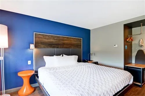غرفة قياسية بسرير كينج، Tru By Hilton Middletown 1/2