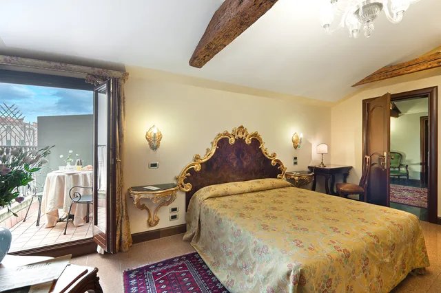 غرفة سوبيريور ثلاثية، Hotel San Cassiano Residenza D epoca Ca favretto 1/2
