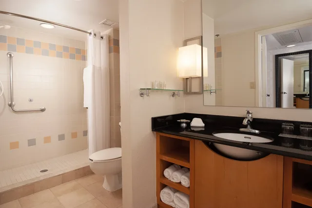 غرفة بسرير كينج، Renaissance Orlando Airport Hotel 2/9