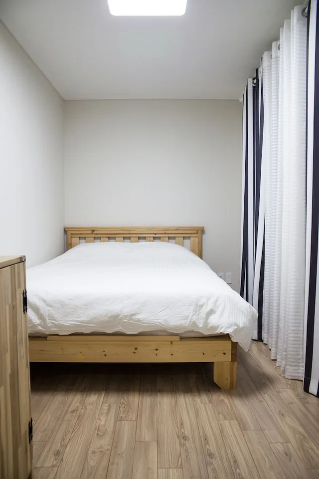 Yolo, 1 Double or 2 Queen Beds، Yolo Pension 1/10