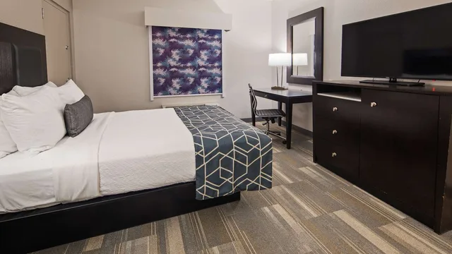 غرفة بسرير كينج، Best Western Plus Wilkes Barre-Scranton Airport Hotel 1/5