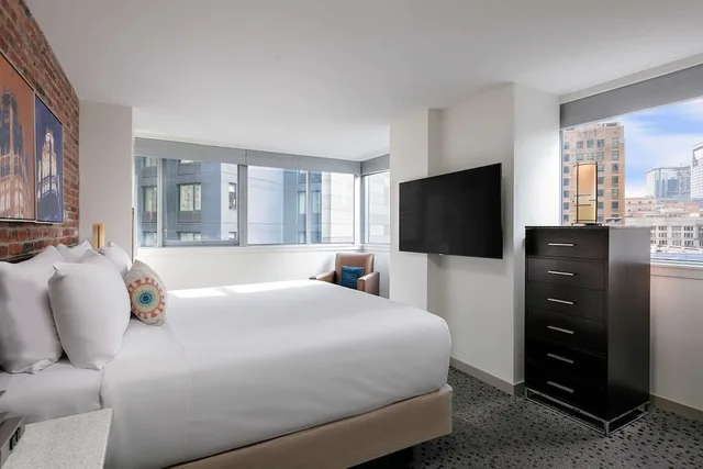 2 Bedrooms, Michigan, Suite, King Bed, Accessible، The Royal Sonesta Chicago Downtown 1/2