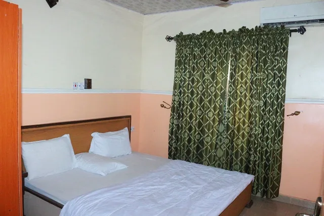جناح تنفيذي بسرير كوين بغرفتي نوم، L & L Executive Hotels And Suites 1/2