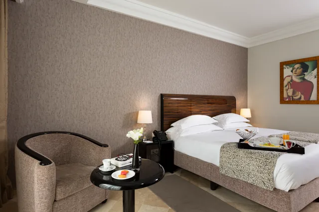 Superior Double Room, Concorde Paris 3/3