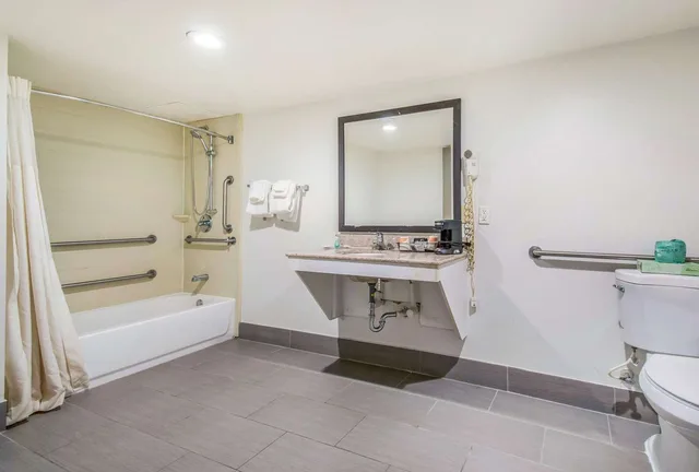 غرفة بسريرين مزدوجين لذوي الإعاقة، Quality Inn and Suites York PA 5/5