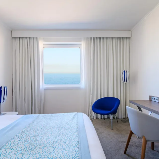 غرفة سوبيريور بإطلالة على البحر، Golden Tulip Marseille Euromed 3/5