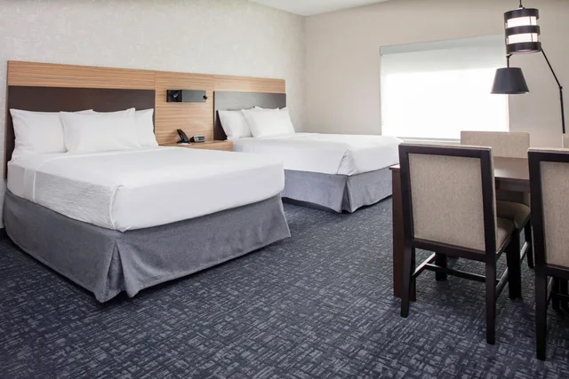 جناح استوديو بسرير كوين بحوض استحمام لذوي الإعاقة، TownePlace Suites by Marriott Orlando Airport 2/3