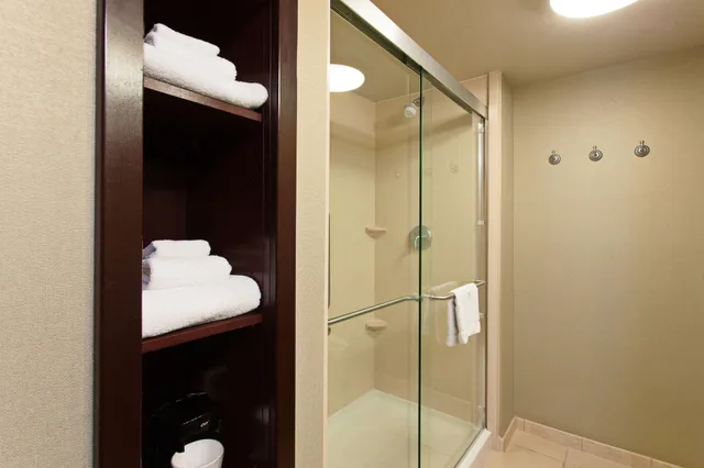 استوديو بسرير كينج بحوض جاكوزي، Hampton Inn Suites Merced 3/3