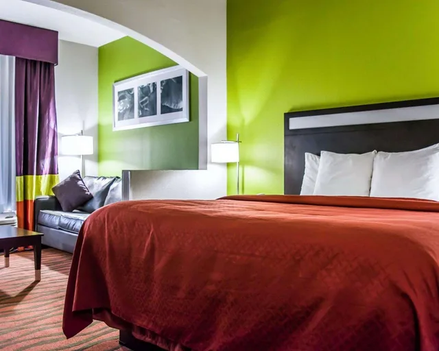 جناح بسرير كينج، Quality Suites Fort Myers I-75 1/1