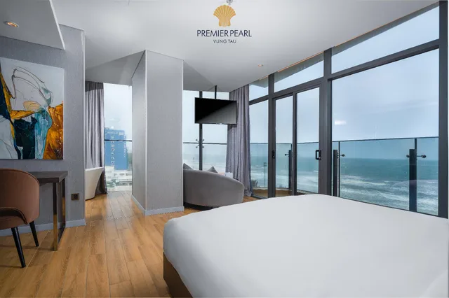 Suite, King Bed, Ocean Front, Premier Pearl Hotel Vung Tau 2/2