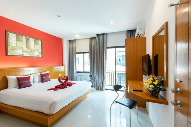 جناح عائلي بسريرين كينج بشرفة بغرفتي نوم، PJ PATONG RESORTEL 3/10