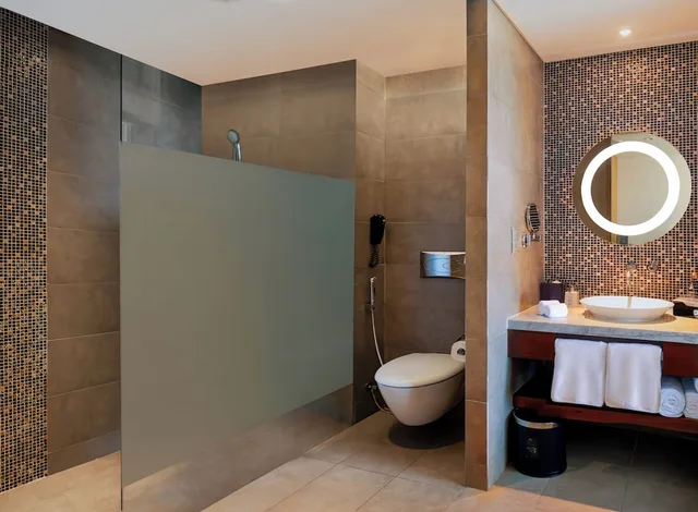 Deluxe, Twin Beds, City View, Executive Level، Grand Mercure Danang 8/8