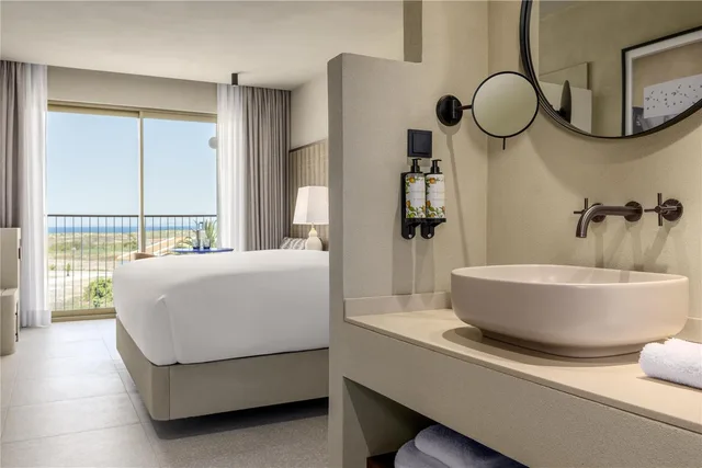 غرفة بسرير كينج بإطلالة على البحر، Amarello Hotel Praia Santo Andre, Tapestry Collection by Hilton 6/7