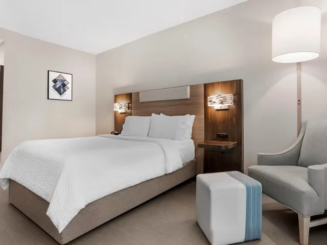 غرفة بسرير كوين، Holiday Inn Express Fairhope - Point Clear 1/3