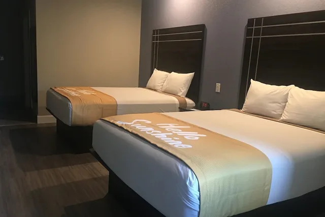 جناح استوديو بسريرين كوين، Days Inn & Suites By Wyndham La Porte 2/5