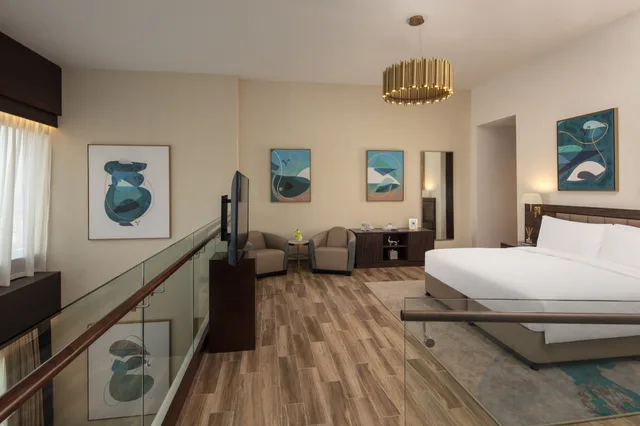 دوبلكس سوبيريور بسرير مزدوج بغرفة نوم واحدة، Avani+ Palm View Dubai Hotel & Suites 1/2