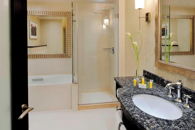 غرفة تنفيذية بسرير كينج، Marriott Marquis City Center Doha 6/8