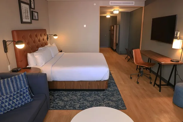 غرفة سوبيريور بسرير كينج بإطلالة على المدينة مع أريكة، Four Points By Sheraton Mexico City Colonia Roma 6/10