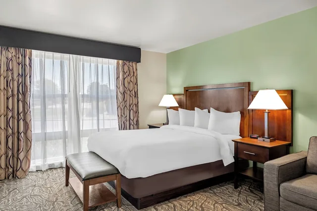 Suite, Queen Bed, Sofa, Kitchen, Accessible, Ledgestone Hotel Billings 2/6