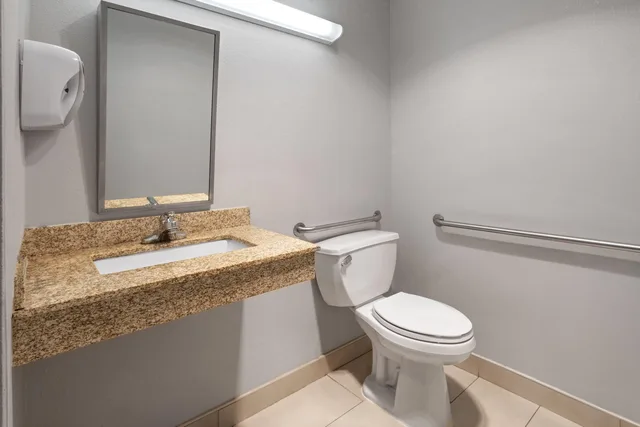 غرفة بسرير مزدوج لذوي الإعاقة، Microtel Inn Suites By Wyndham Albany Airport 3/3