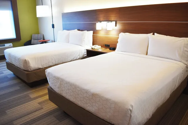 غرفة قياسية بسريرين كوين، Holiday Inn Express Hotel And Suites Albany 1/4