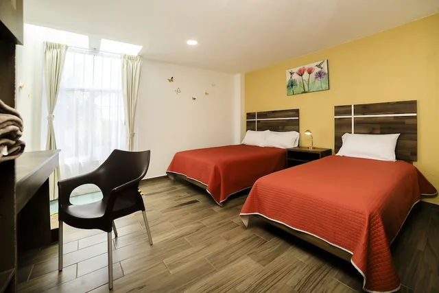 غرفة قياسية ثلاثية بسرير مزدوج وسرير فردي، Capital O Hotel Boutique Las Torres 3/5