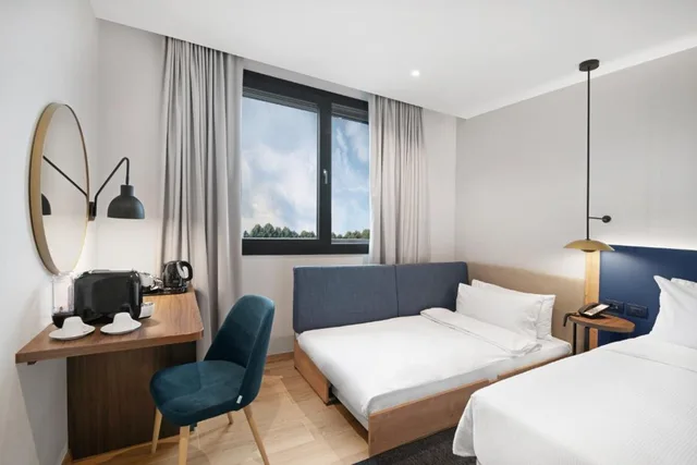 غرفة سوبيريور بسرير مزدوج، Hilton Garden Inn Bucharest Airport 1/2