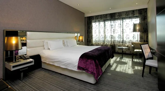 غرفة ديلوكس مفردة بحوض استحمام، Coastlands Umhlanga Hotel 1/4