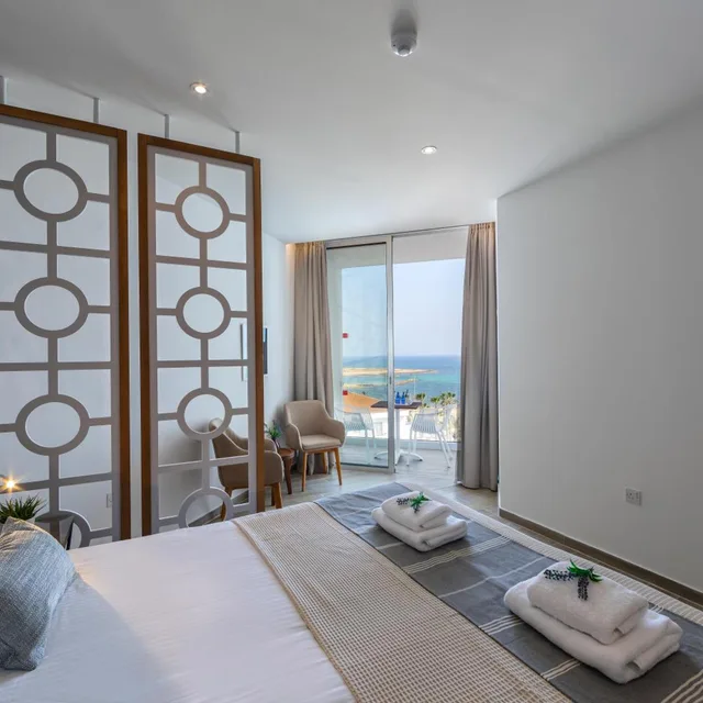 Deluxe, Single Bed, Lateral Side Sea View, Executive Lounge Access, Leonardo Plaza Cypria Maris Beach Hotel And Spa - Adults Only 6/8