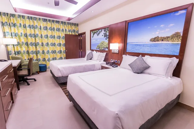 غرفة ديلوكس بسريرين كوين، Surfrider Resort Hotel 1/7