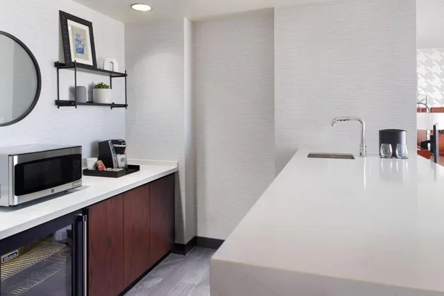 Hospitality, Suite, Sofa، Courtyard Arlington Crystal City/Reagan National Airport 5/8