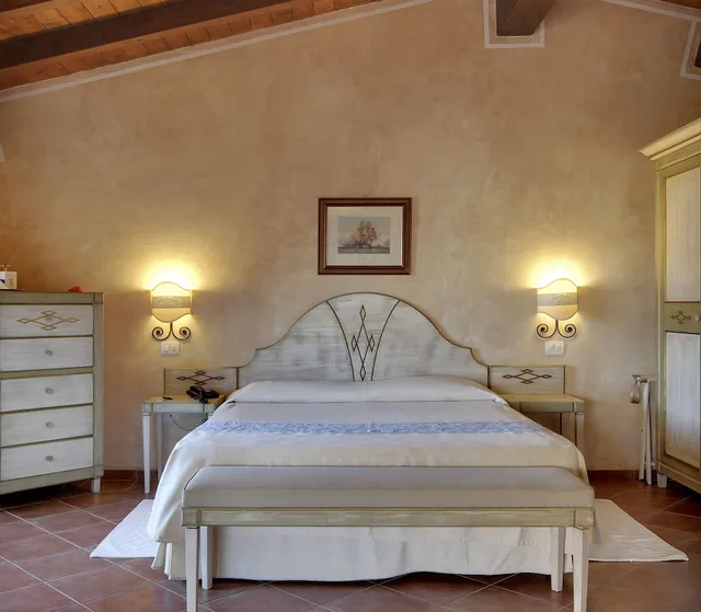 غرفة قياسية بسرير كوين بإطلالة على الحديقة بشرفة، Colonna Resort 1/3