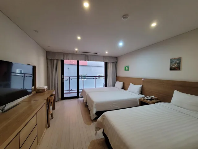 غرفة ثلاثية بشرفة، BK HOTEL JEJU 2/10