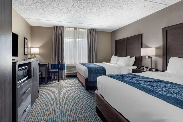 غرفة متصلة بسريرين كوين، Comfort Inn Griswold, CT 1/2
