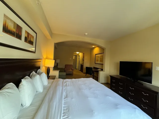 جناح استوديو بسرير كينج بحوض جاكوزي، Spark by Hilton Galloway Atlantic City 1/5