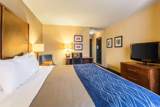 جناح بسرير كينج لذوي الإعاقة، Comfort Inn Tupelo Central 2/4