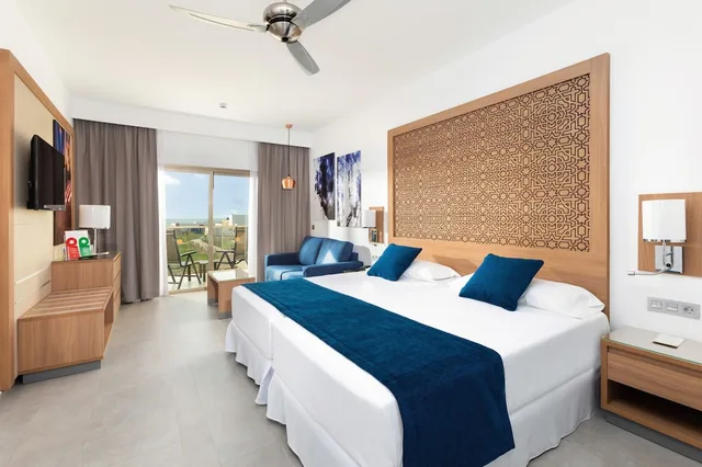 غرفة قياسية بسريرين منفصلين بشرفة مع أريكة، Hotel Riu Palace Boavista 1/2
