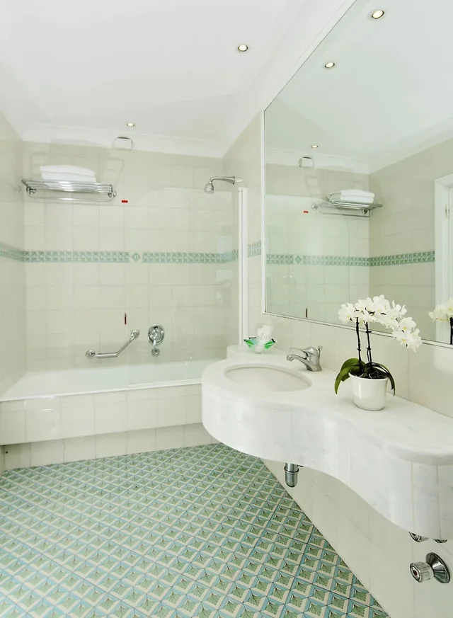 غرفة ديلوكس بسرير مزدوج بإطلالة على البحر، Grand Hotel Riviera 3/3