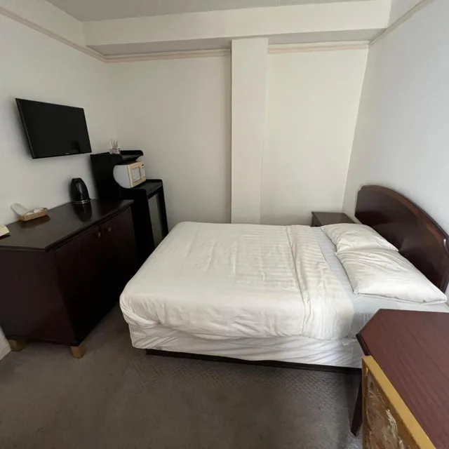 Mixed Dorm, Nash Hotel Berkeley 8/10