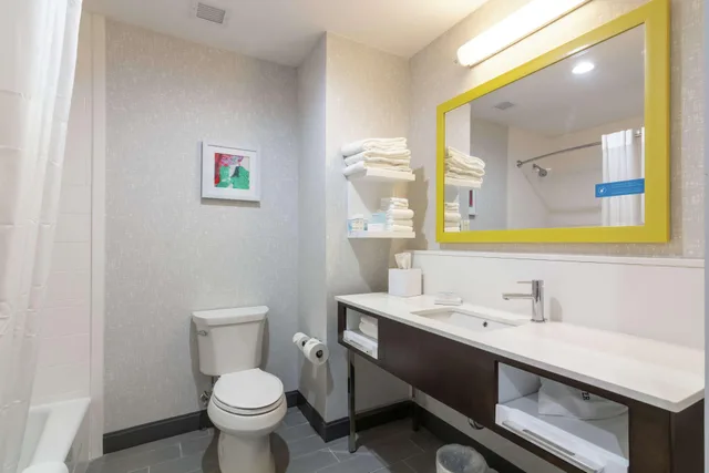 جناح بسرير كينج، Hampton Inn & Suites Dallas East TX 3/5