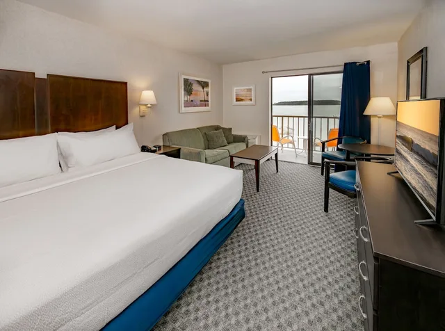 Efficiency, King Bed, Bay Side، The Bay Resort 1/6