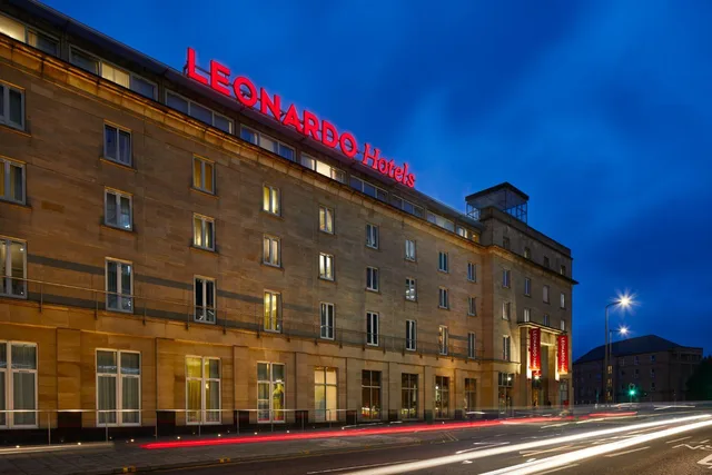 غرفة قياسية بسريرين منفصلين وثلاثة أسرّة، Leonardo Royal Hotel Edinburgh Haymarket 1/1