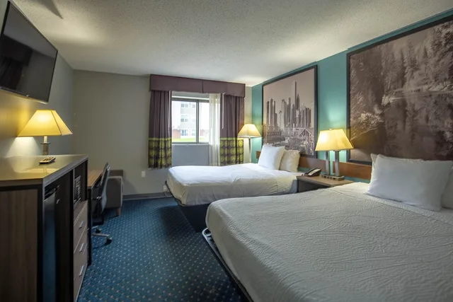Room, 2 Queen Beds, Accessible, Super 8 By Wyndham Rockford 5/7