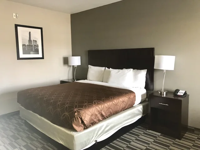 Deluxe, King Bed, Catoosa Inn and Suites 3/4
