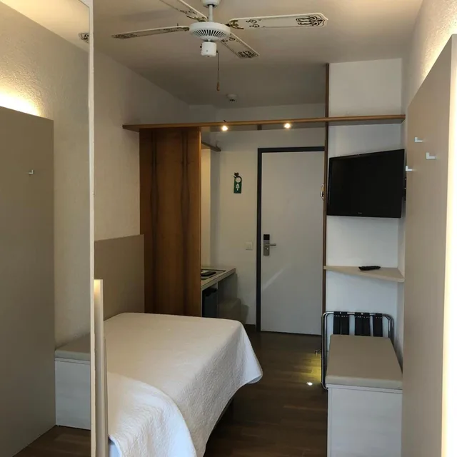 غرفة قياسية مفردة، Hotel Campione 4/11