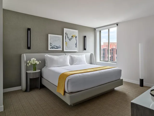 Junior Suite, King Bed, One Washington Circle DC, Tapestry Collection by Hilton 3/9