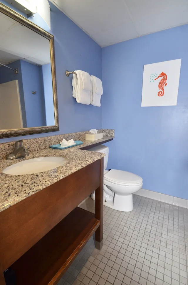 جناح بسريرين مزدوجين مع أريكة، Cayman Suites Hotel 6/6