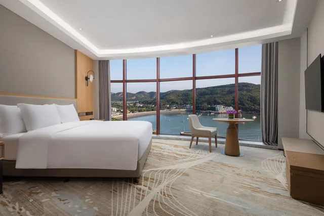 غرفة قياسية بسرير كينج، Crowne Plaza Zhoushan Seaview 2/5